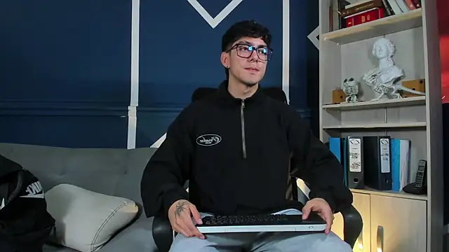 etham_wolf_'s web cam