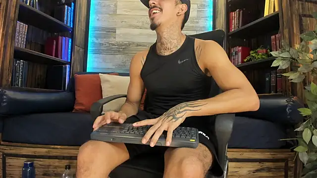 Donovan_Desmond's cam snapshot