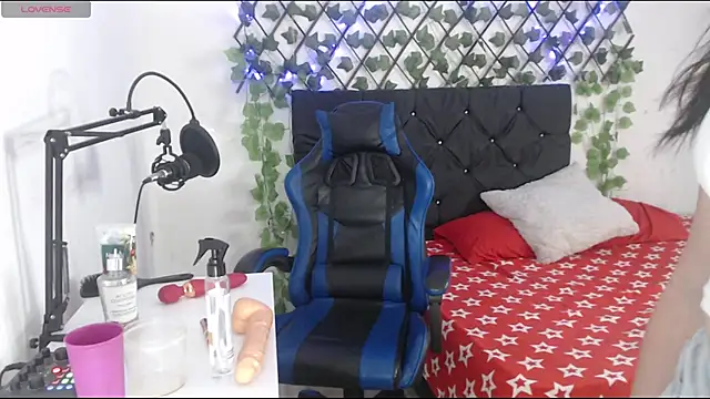 Gaby_and_Tiffany's cam snapshot