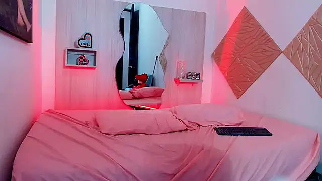 Selenegomezz's cam snapshot