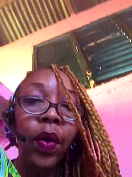 Ladyzee25's cam snapshot