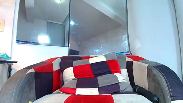 emma_hearths's cam snapshot