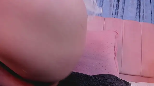 x_milu's cam snapshot