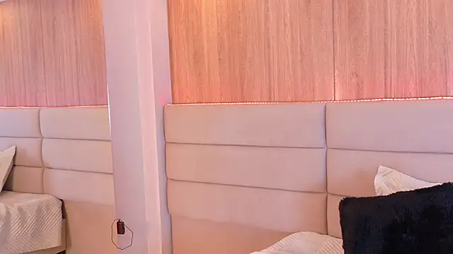 OlayaCooper live sex cam