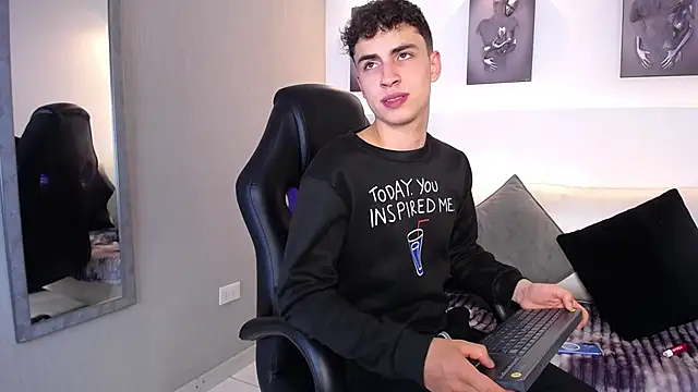 AdrianRinaldi live sex cam