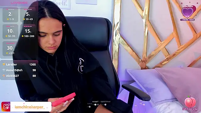 ChloeHarper_'s cam snapshot