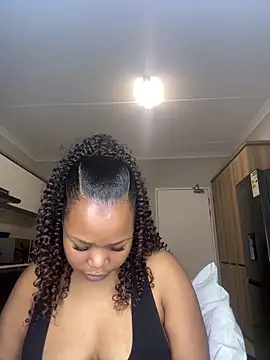 GoldenAss07's cam snapshot