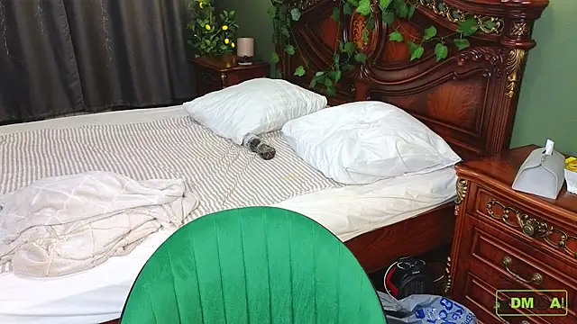 Charlotte_wow's cam snapshot