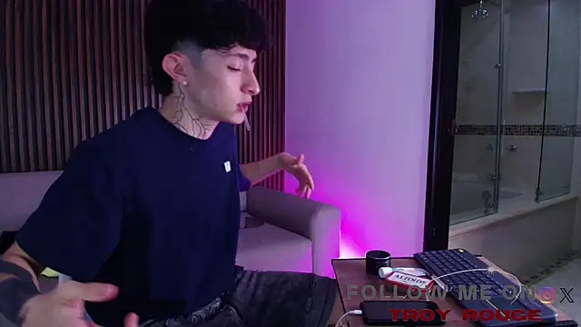 troy_rouge live sex cam