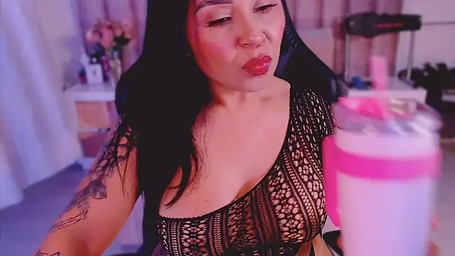 Natural_BIGASS_Nina's cam snapshot