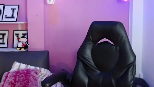 KendallWood_'s cam snapshot