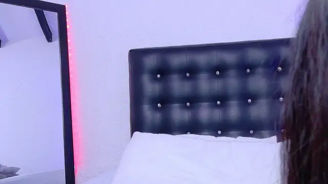 Skinny_hottie18's cam snapshot