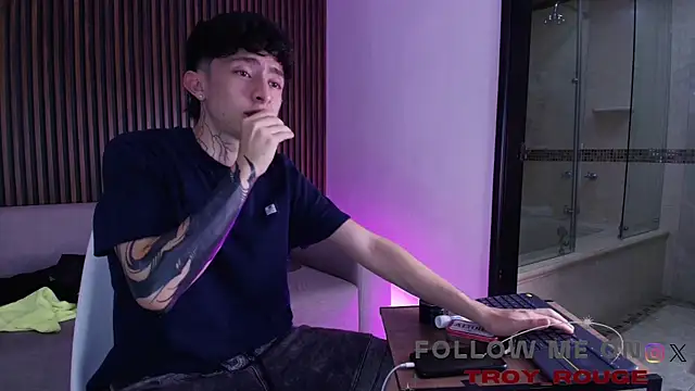 troy_rouge live sex cam