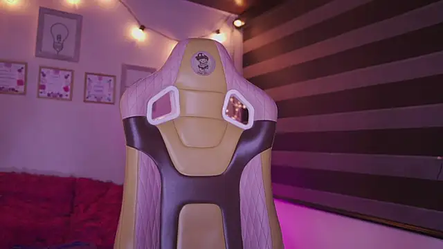 Rebecah_1's cam snapshot