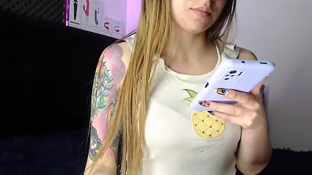 karlamoon23's cam snapshot