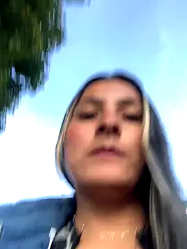 Cami_Leon2's cam snapshot