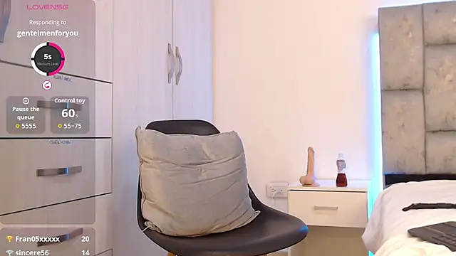 mia_brown7's cam snapshot