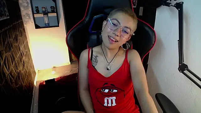 lunarichy22's cam snapshot