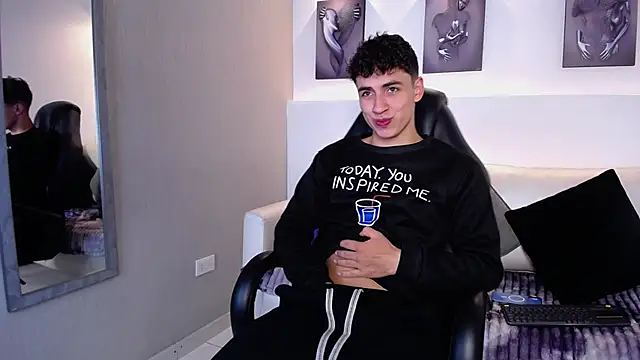 AdrianRinaldi live sex cam