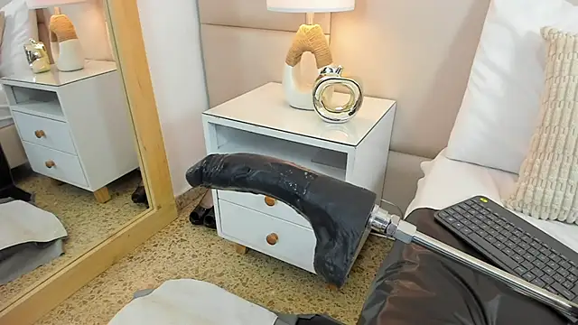 AntoniaRoss_'s cam snapshot