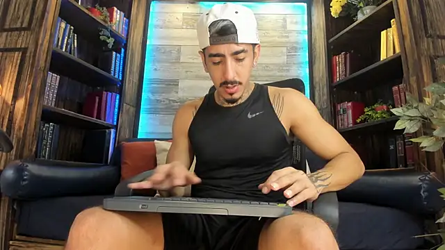 Donovan_Desmond's cam snapshot