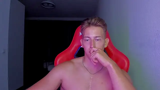 find0m_master's cam snapshot