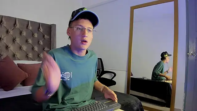 NoahLux's cam snapshot