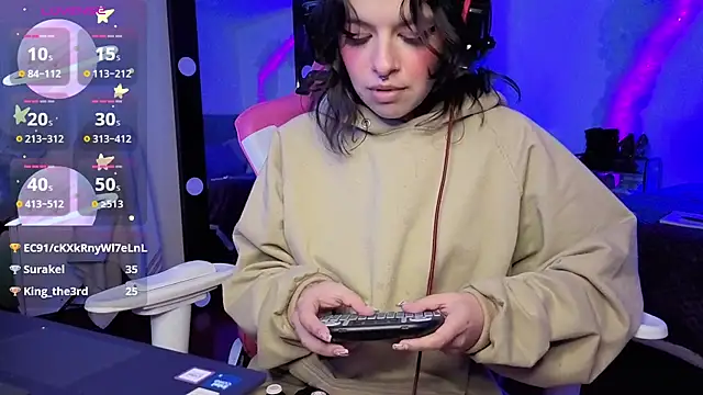 larah_uwu's cam snapshot