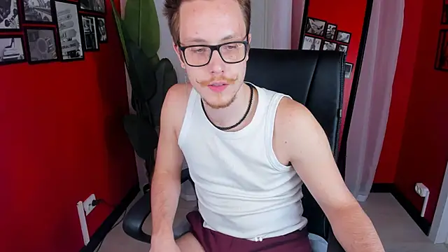 LeoMooree's cam snapshot