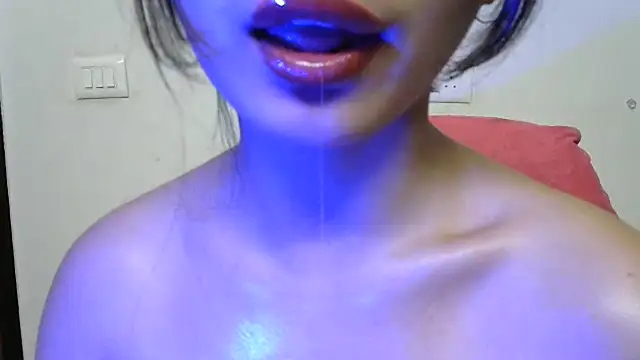 amrita2210 live sex cam