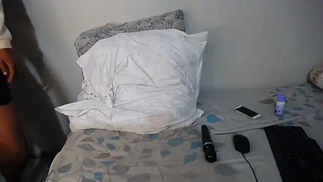 SluttyKayy live sex cam