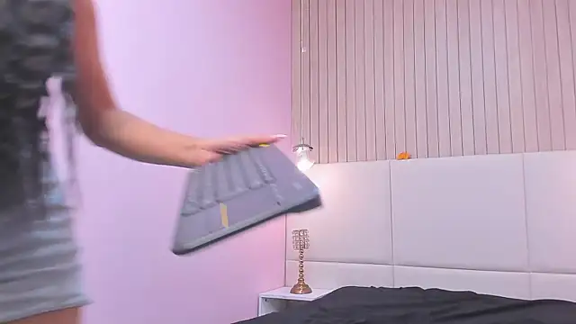 MelanyWayne_'s cam snapshot