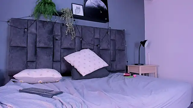 RiriiBrunette__'s cam snapshot