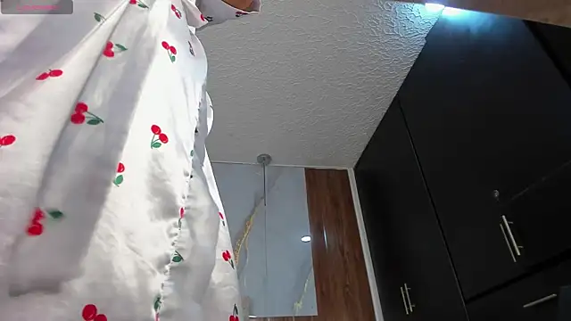 mia_18v's cam snapshot