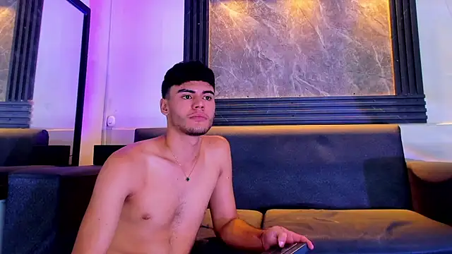 liam_genner_'s cam snapshot