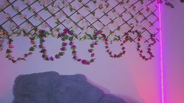 Lolarosesxs's cam snapshot