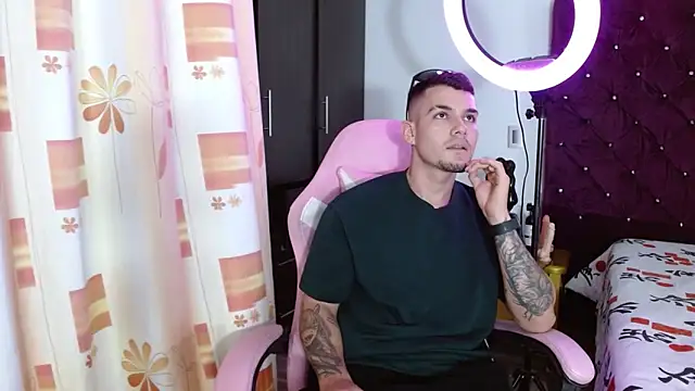 BooyHott_'s cam snapshot