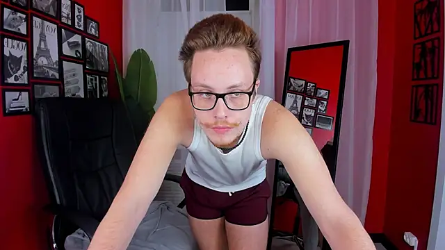 LeoMooree's cam snapshot