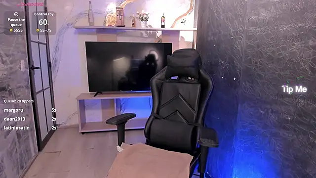 LunaBaker-1's cam snapshot