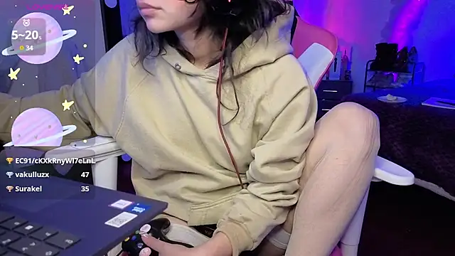 larah_uwu's cam snapshot