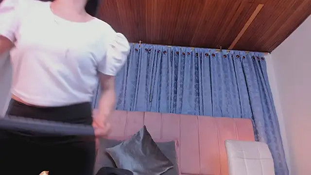 x_milu's cam snapshot