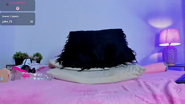 hailey_hadid's cam snapshot