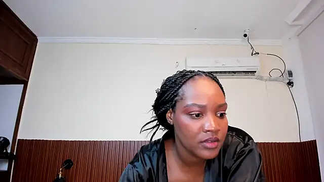 chanel_brunette's cam snapshot