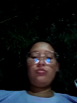 young_dairy01's cam snapshot