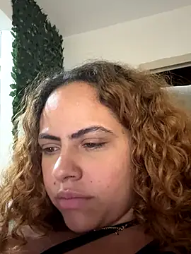 Chloe_Leaozinho's cam snapshot