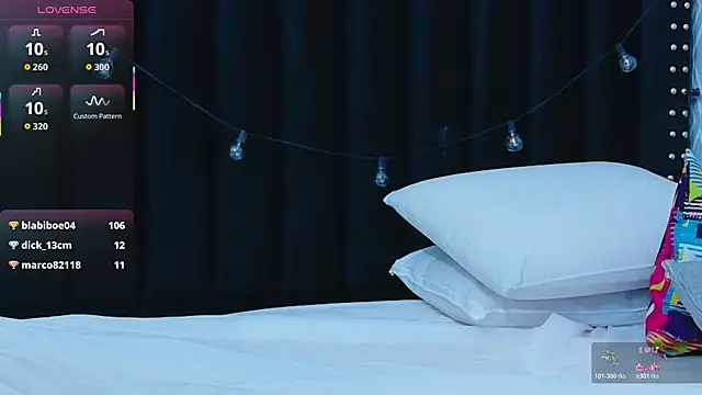 hornybarelylegalgirl's cam snapshot