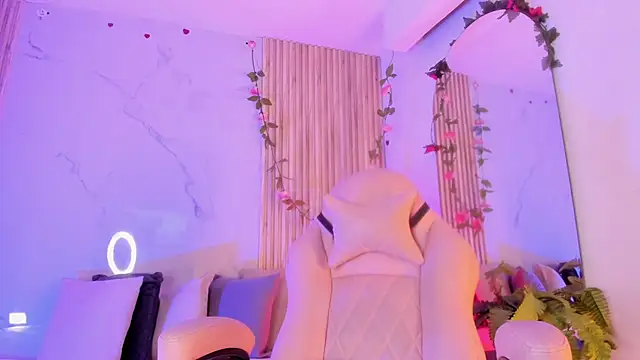 LolaMustaine_'s cam snapshot