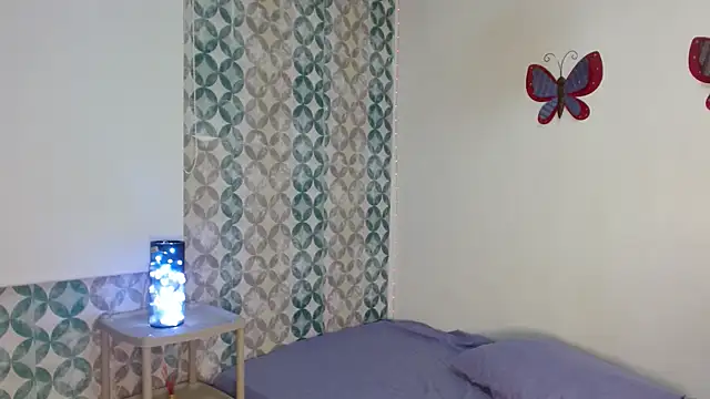 Emilybateee's cam snapshot