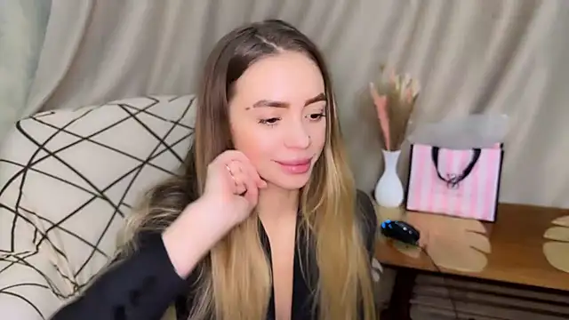 Juliamiracle's cam snapshot