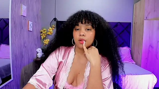 Aisha_Linh's cam snapshot